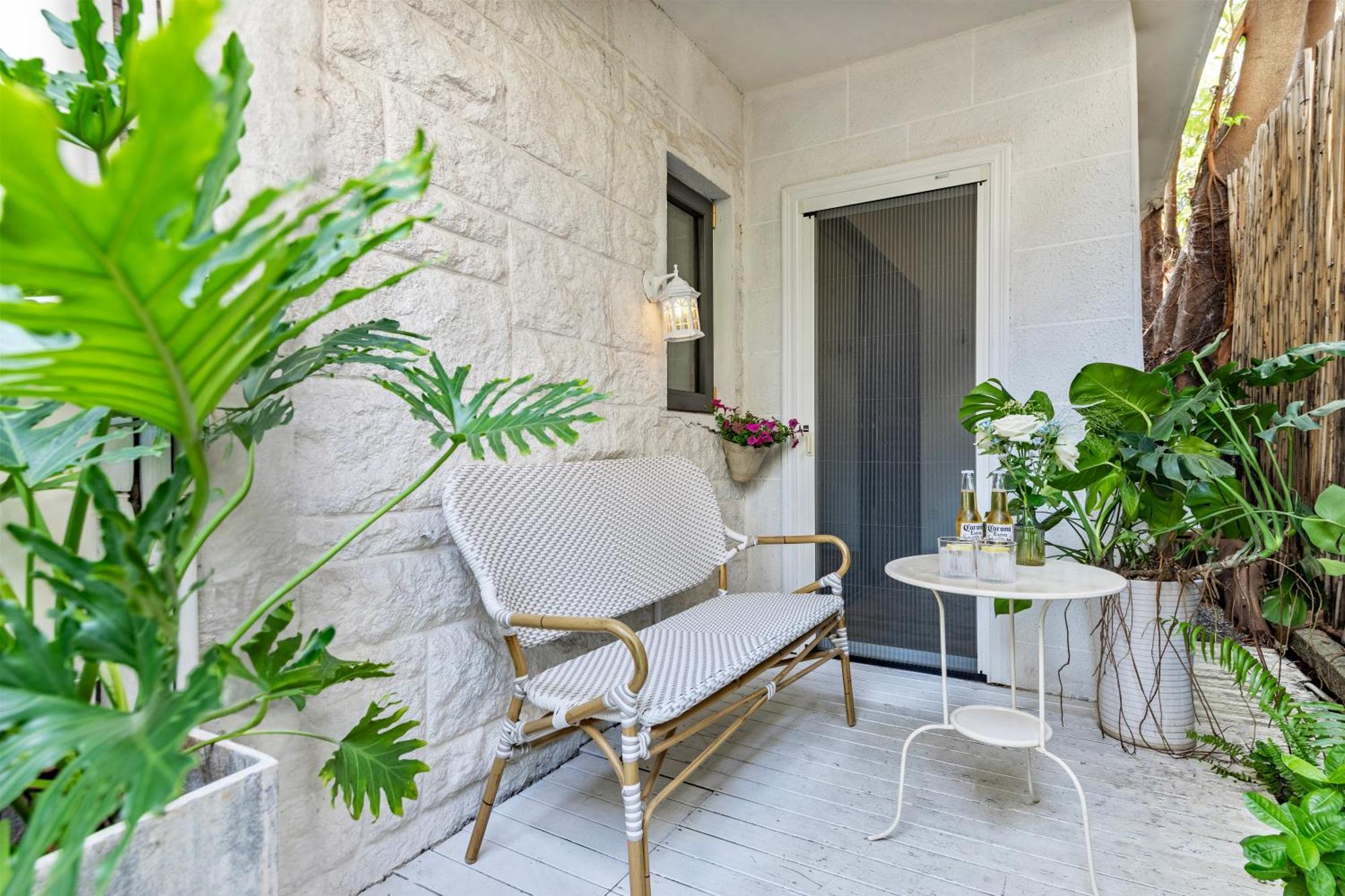 Shenzhen No'6 Garden Villa --French Window With Garden View,Close To Sea World &Shekou Ferry Port &K11 Ecoast &Subway Nearby ,Offer Western Food And Coffee &English Speaking With Tour Services Extérieur photo
